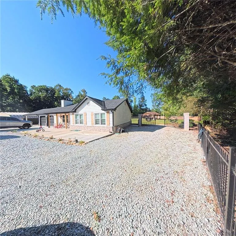 3 bed, 2.5 bath, $2,700 — Photo 1