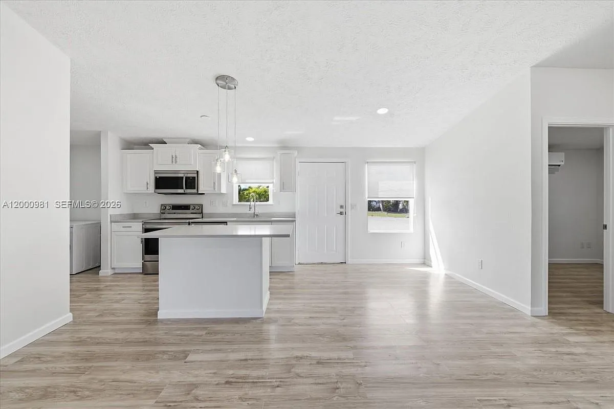 2 bed, 2.0 bath, $1,600 — Photo 3