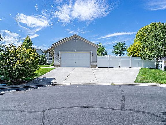 2nd image of 17 E Redwing Ct