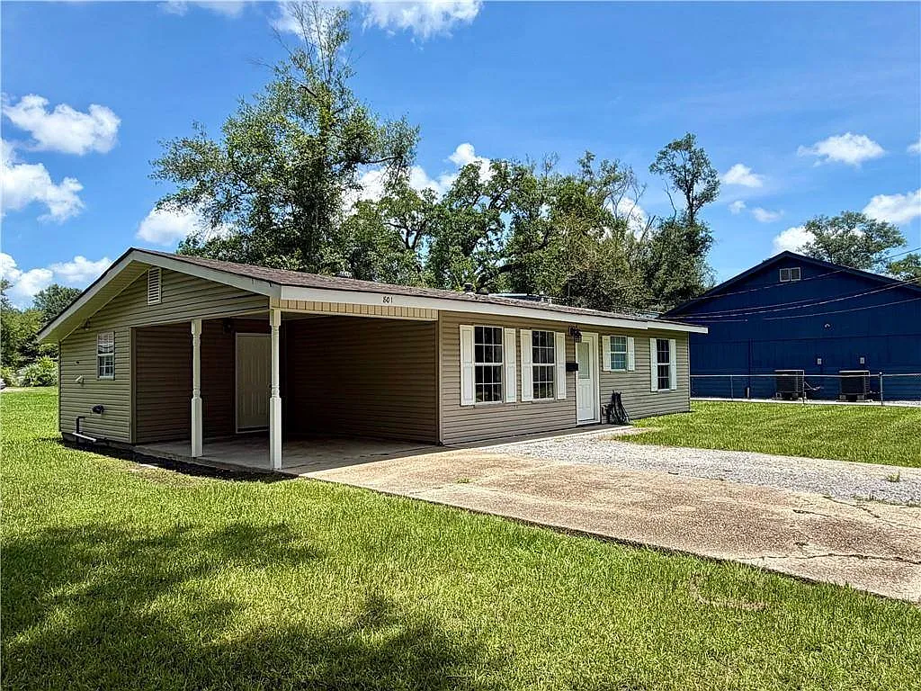 3 bed, 976 sqft, $1,350 — Photo 4