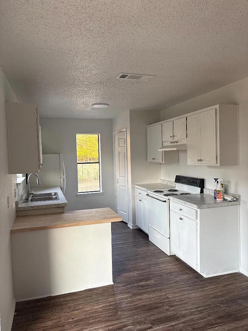 1812 Meadowgreen Dr - 1812 B — Photo 1