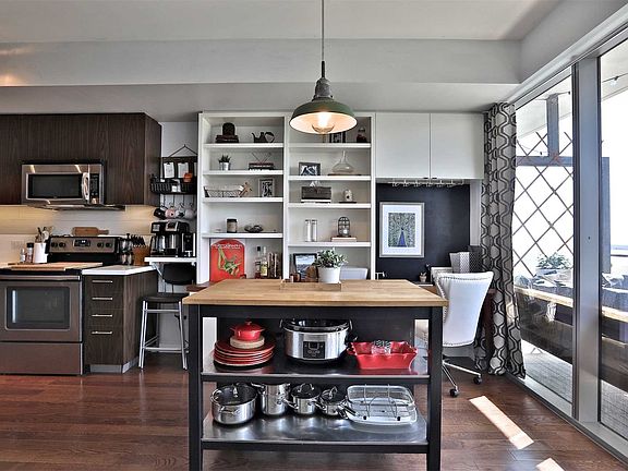 4th image of 70 Distillery Ln #2309
