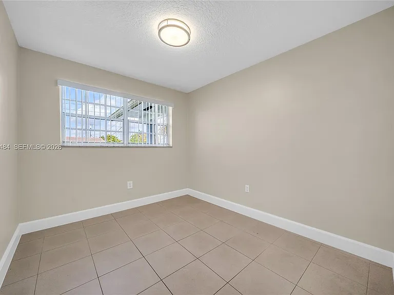 501 SW 120th Ave — Photo 8