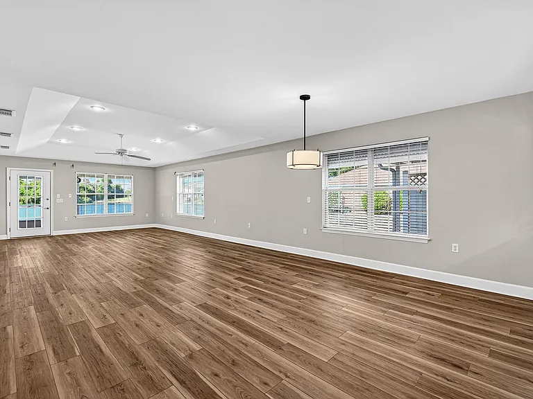 114 Lakeridge Dr — Photo 5
