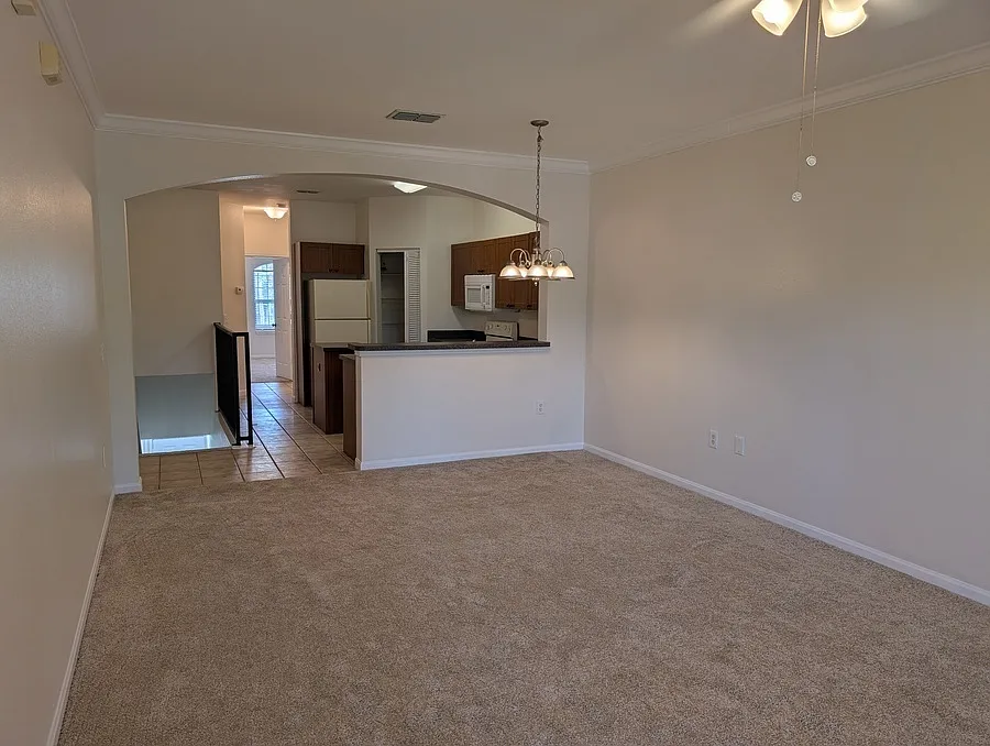 1 bed, 873 sqft, $1,550 — Photo 4