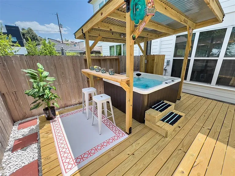 2404 Saint Charles St — Photo 28