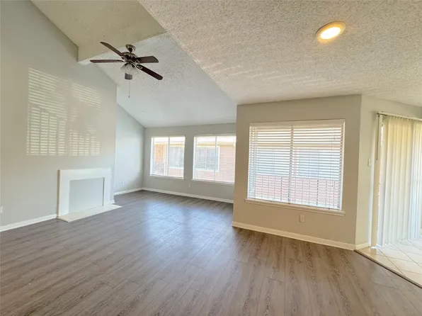 12200 Overbrook Ln #38D, Houston, TX 77077