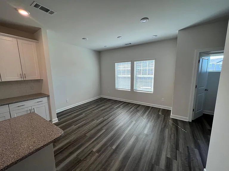 2027 Tears Ln — Photo 15