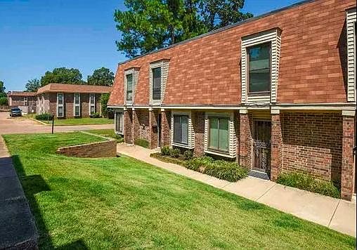 1st image of 1896 Poplar Woods Cir E APT 1