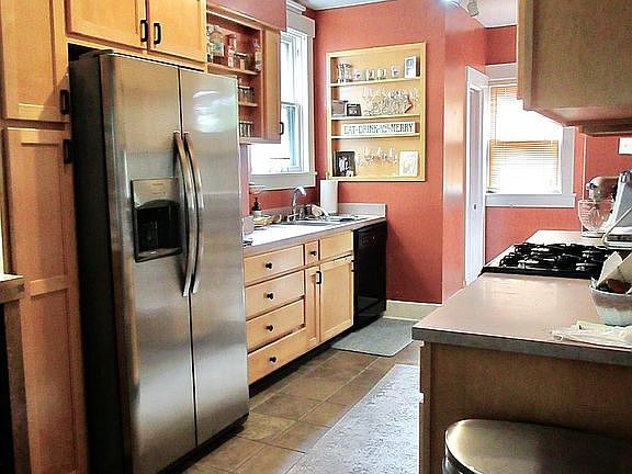 2nd image of 1759 Fernwood Ave