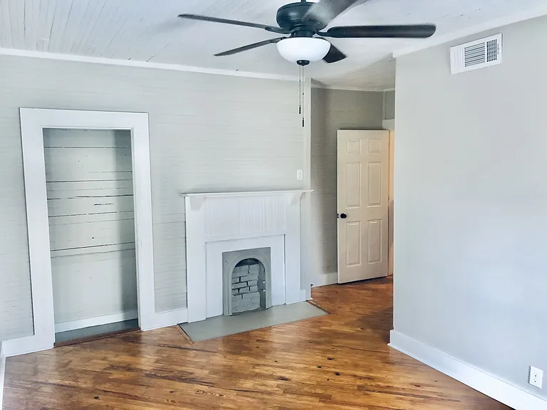 702 Radford St — Photo 5