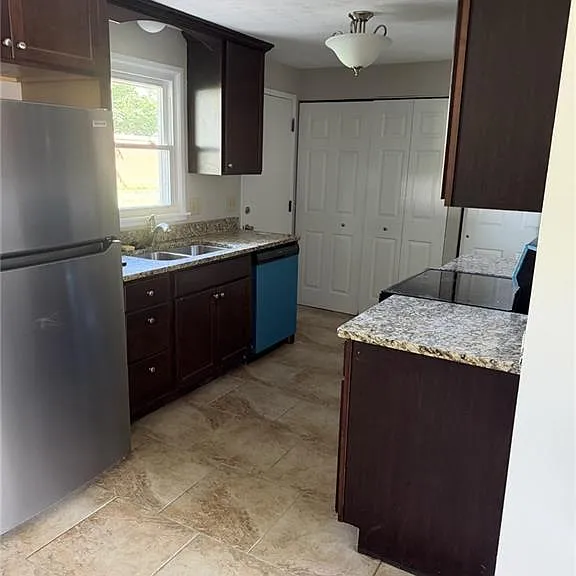 95 Peach Grove Ave — Photo 5