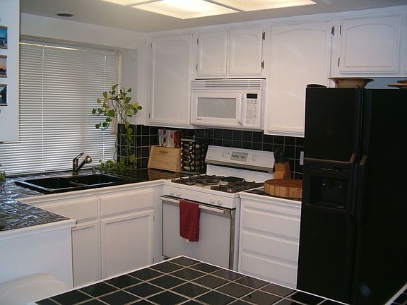 2nd image of 640 Sunset Cliff Cir