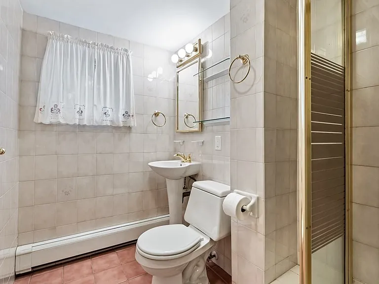 51 Fairlawn St #51 — Photo 19