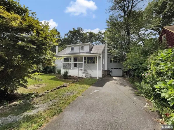 33 Wildwood Ter, Ringwood, NJ 07456