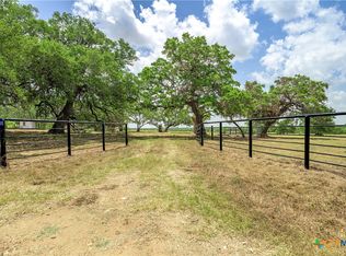 2200 Baca Loop, Flatonia, TX 78941