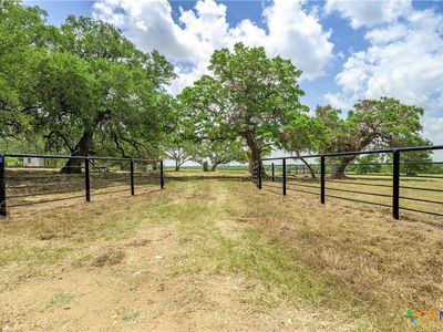 2200 Baca Loop, Flatonia, TX, 78941