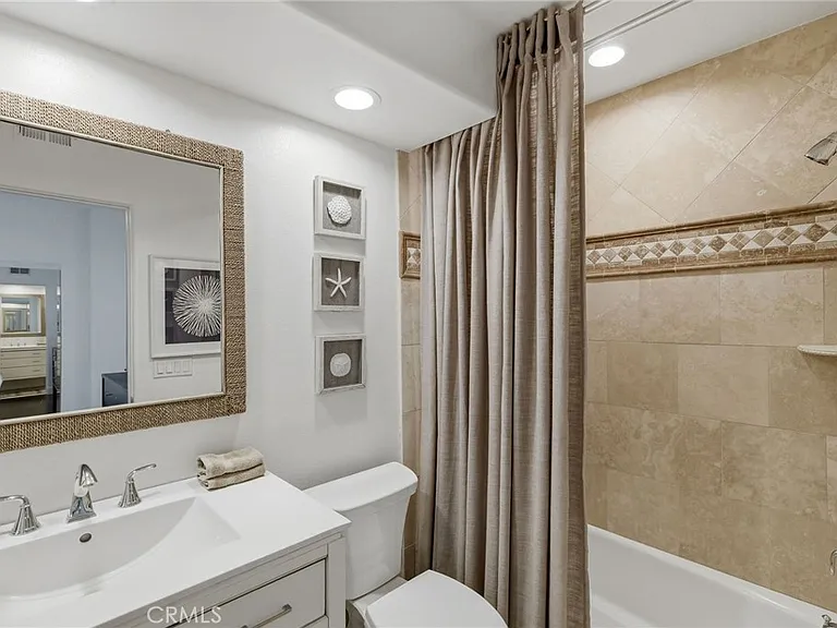 720 Manhattan Beach Blvd — Photo 39