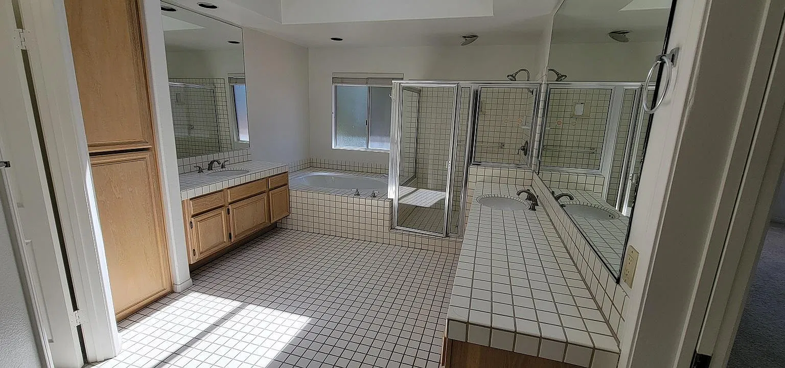 3 bed, 2.5 bath, 2558 sqft, $6,495 — Photo 3