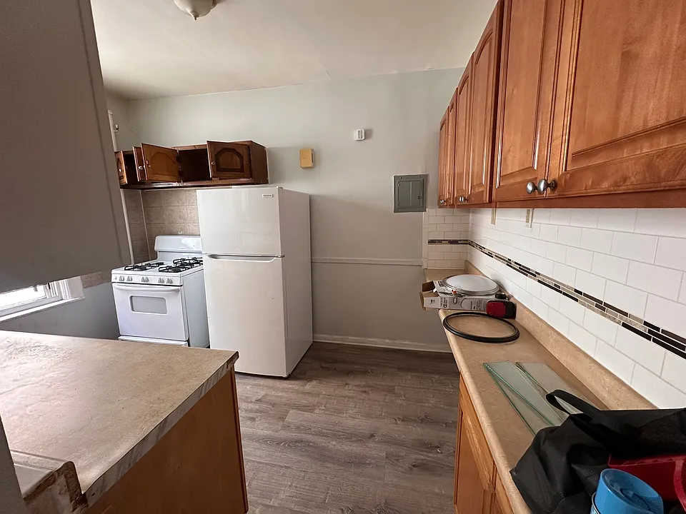 2433 Lyvere St #3