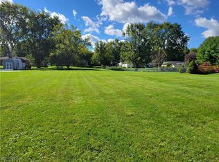 Bob White St NW, North Canton, OH 44720