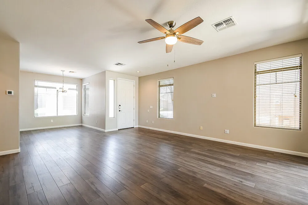 3 bed, 2.0 bath, 1422 sqft, $2,335 — Photo 3