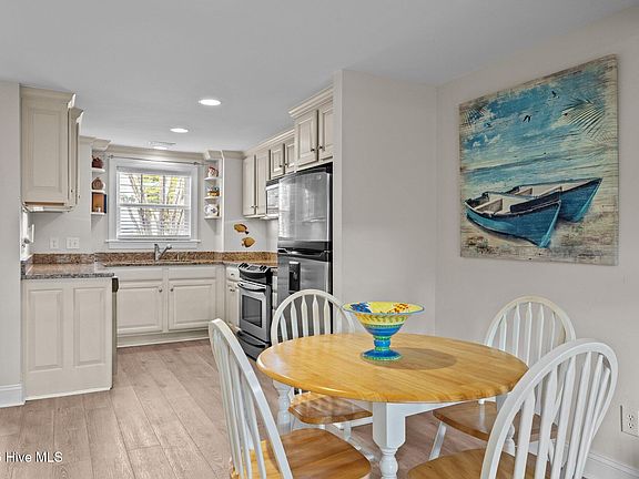 4th image of 1312 Ann Street #3