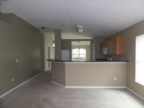 5th image of 736 Lake Diamond Ave