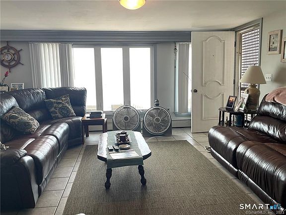 5th image of 39 Pepperidge Ave