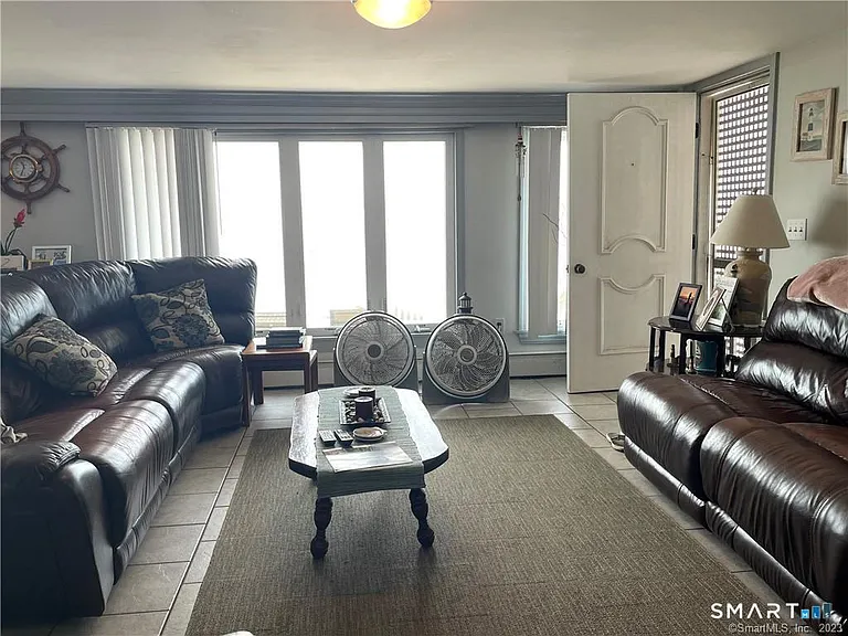 39 Pepperidge Ave — Photo 5