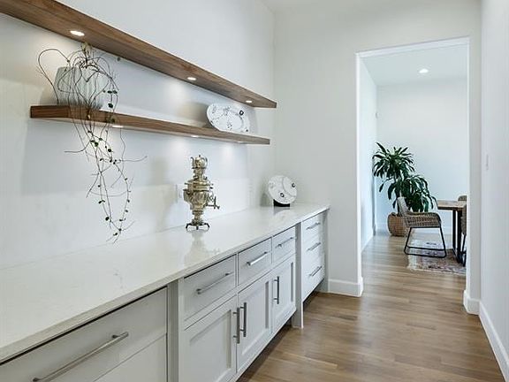 3rd image of 7246 Waters Edge Dr