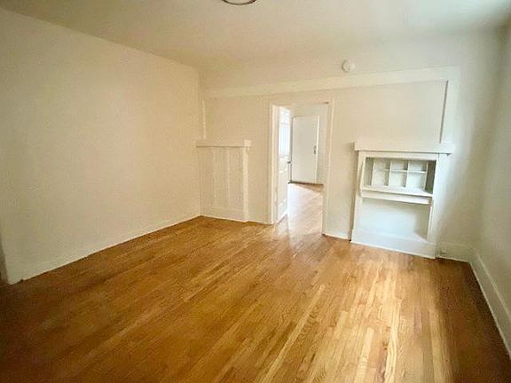 4th image of 120 W 51st St