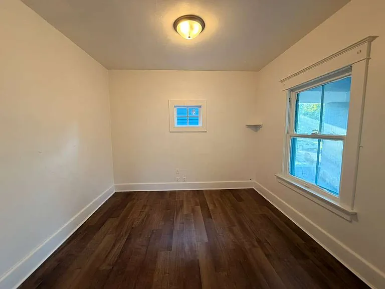 238 E Pearl St — Photo 9