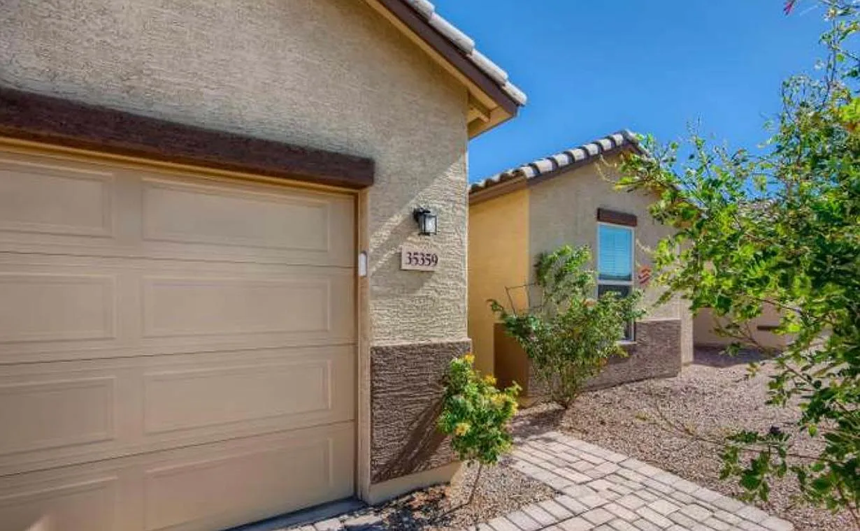 35359 N Donovan Dr — Photo 2