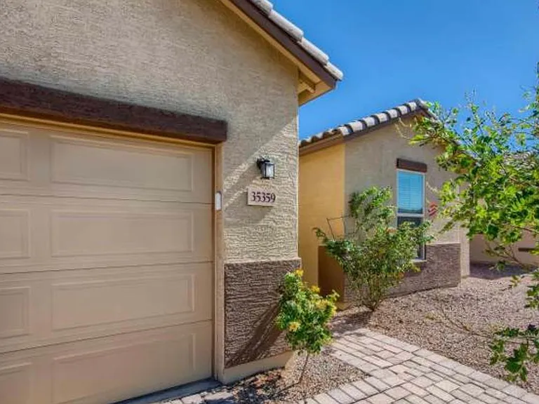 35359 N Donovan Dr — Photo 2