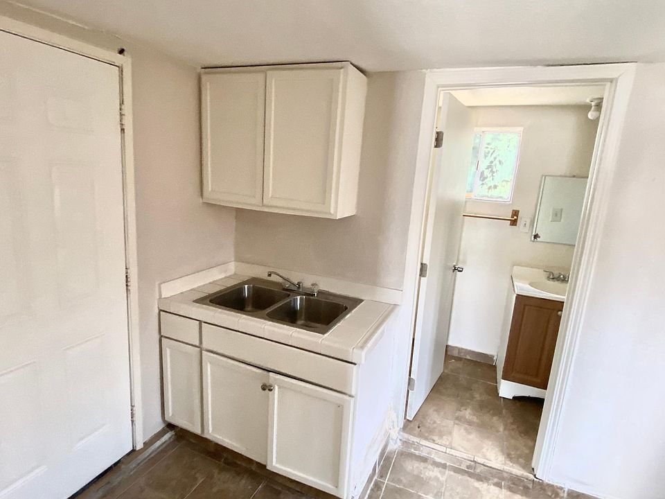 1st image of 424 E Kern Ave