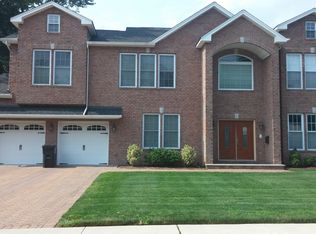 283 Olympia Dr, River Edge, NJ 07661
