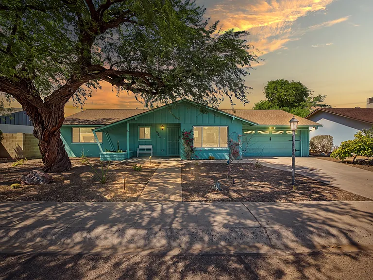 3922 E Sahuaro Dr — Photo 2