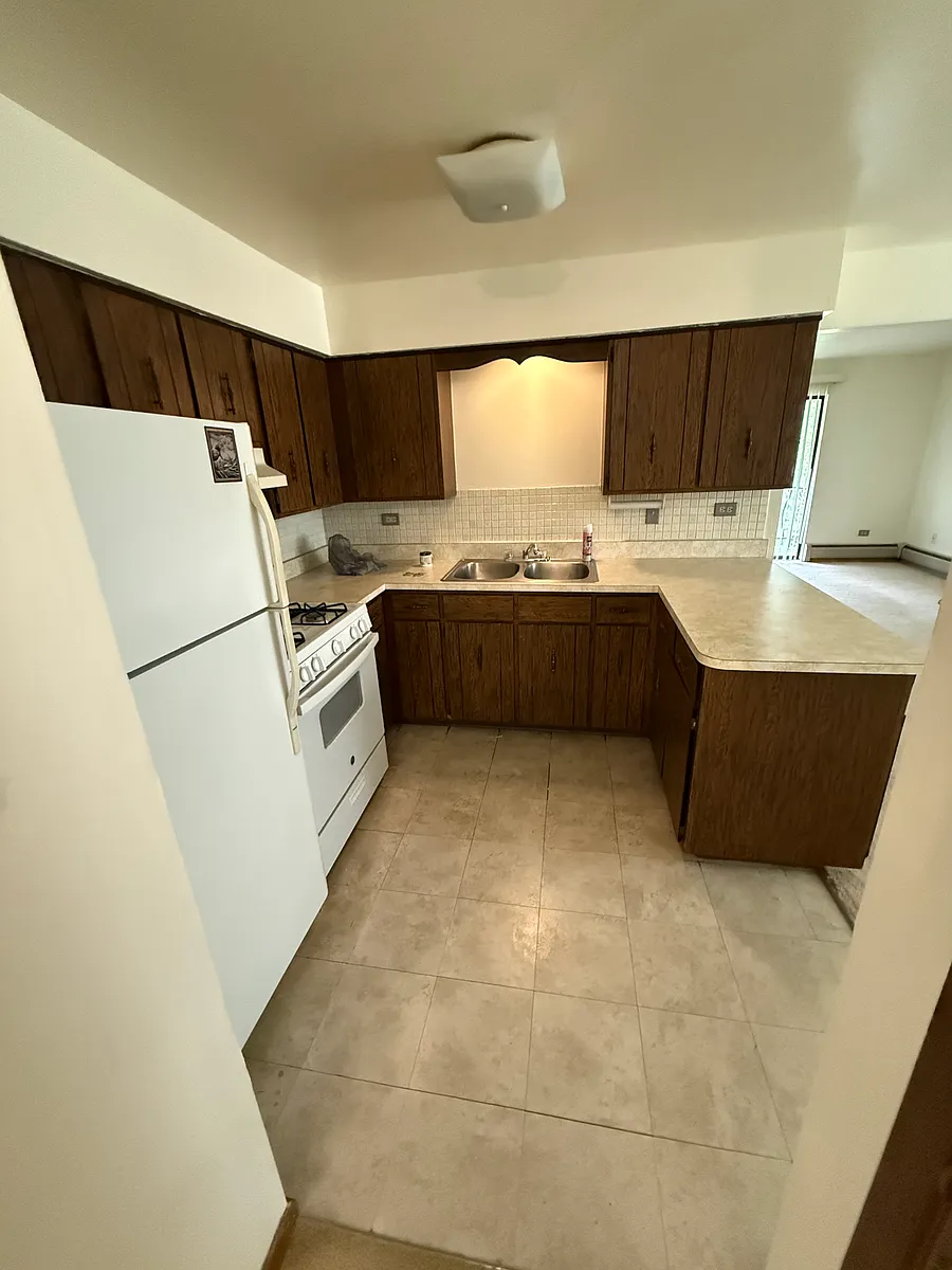 Building Photo - 14639 Lamon Ave #3N