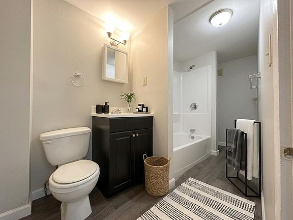 3rd image of 25 Kinsley St #D
