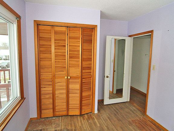 4th image of 913 Penny St