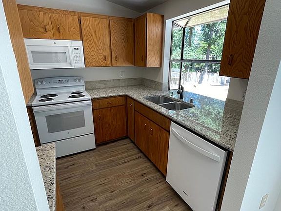 5th image of 7602 191st Ave E