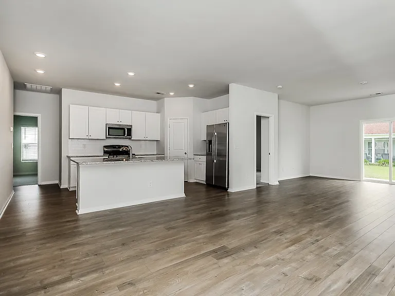 136 S Reindeer Rd — Photo 6