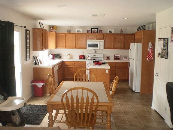 3rd image of 28421 White Oaks St