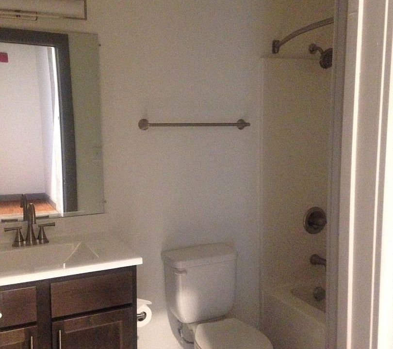 1st image of 926 Commerce St #402