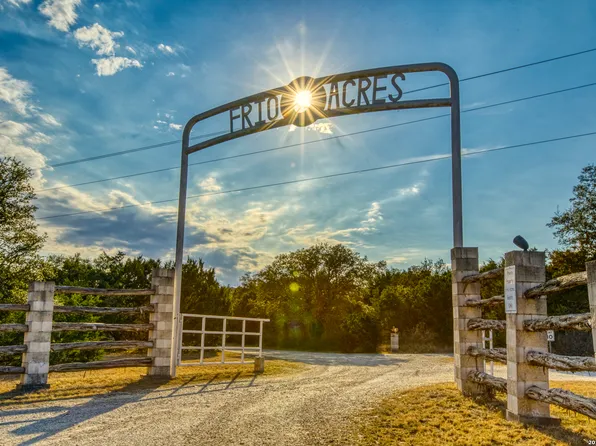 1047 County Road 350, ConCan, TX 78838