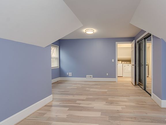 4th image of 222 N Summit St