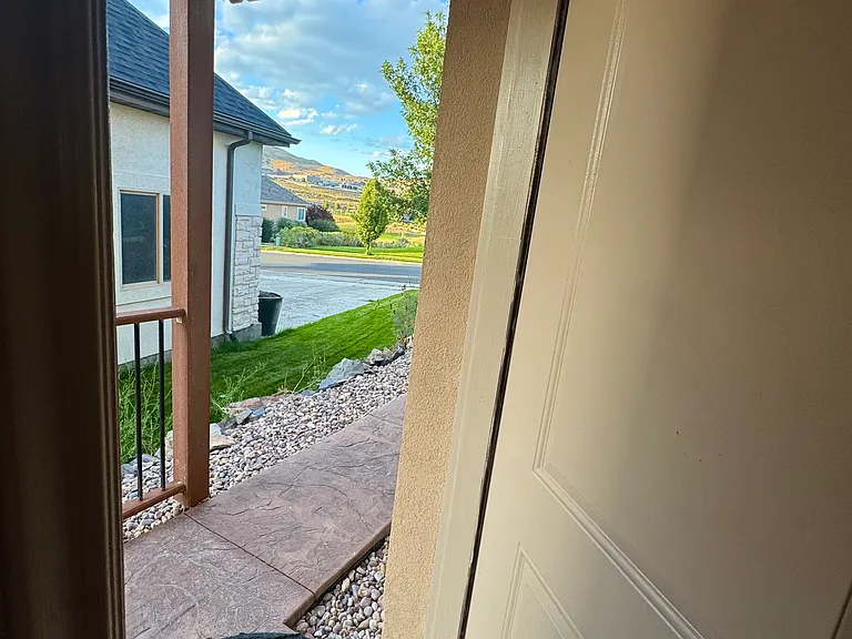 4032 E Mount Airey Dr — Photo 2