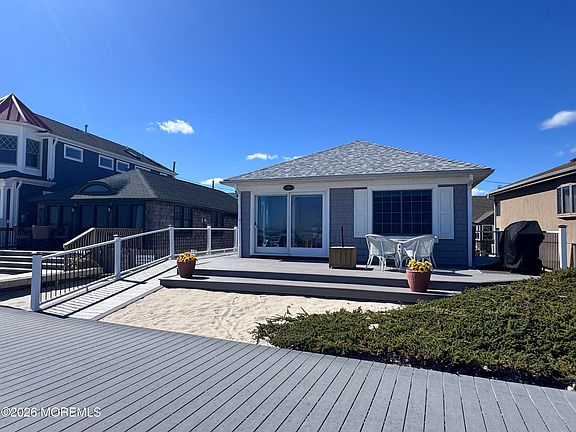 5th image of 115 Boardwalk