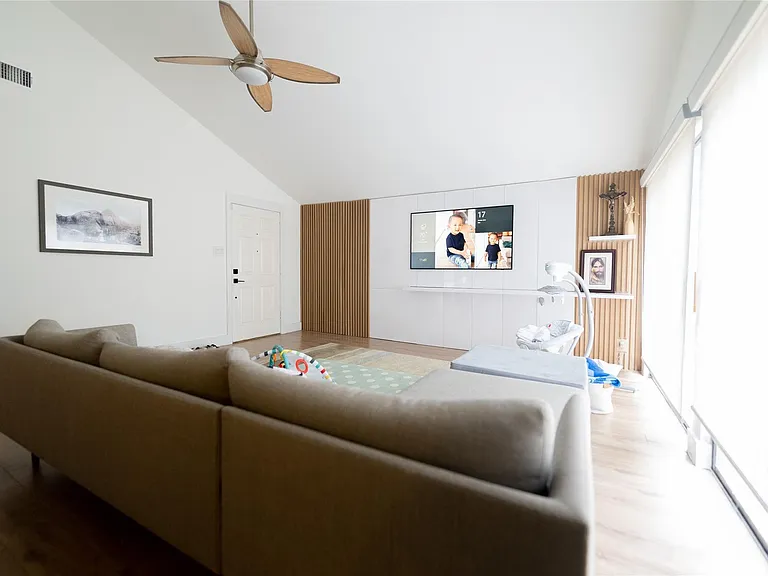 14110 Greenway Dr — Photo 2